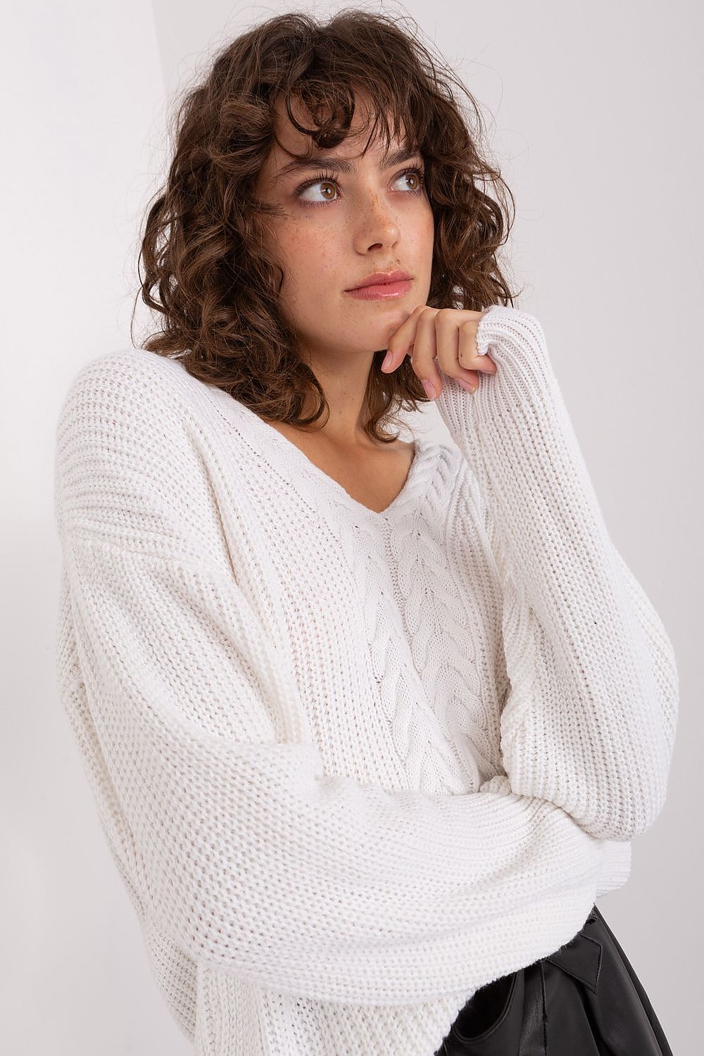 V-neck jumper white