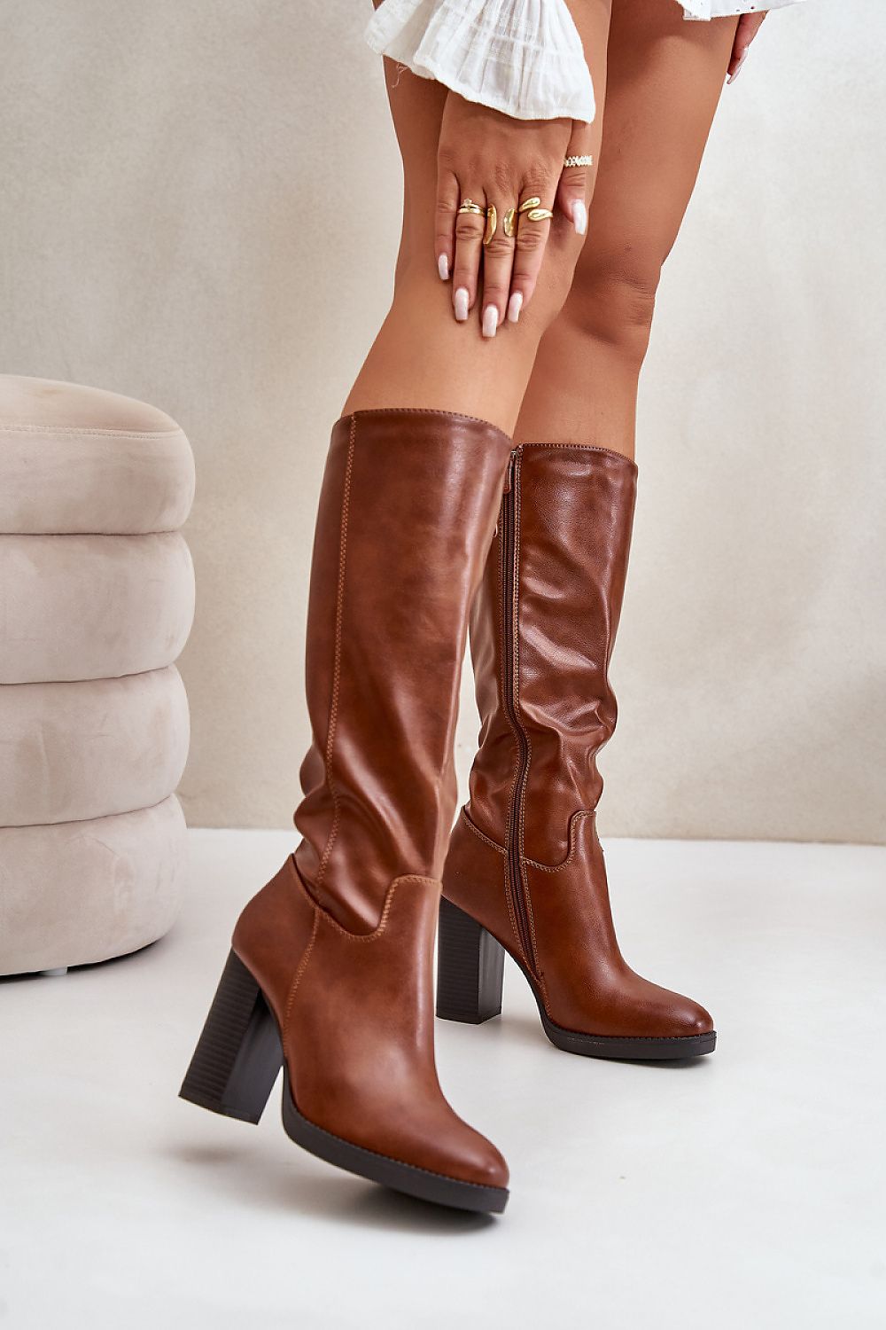 Classic rounded toe boots