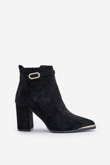 Elegant suede ankle boots