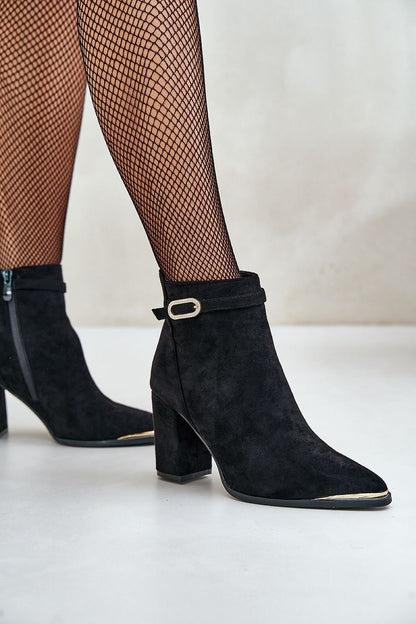 Elegant suede ankle boots