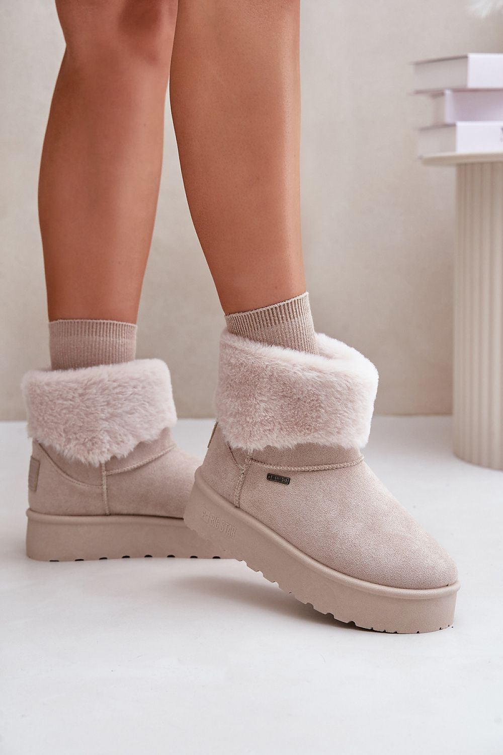 Furry boots low