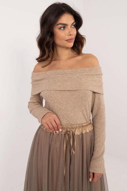 Off-shoulder knit jumper