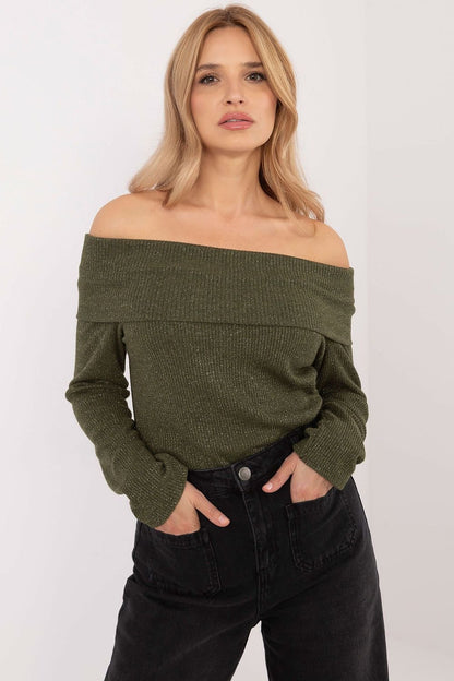 Off-shoulder knit jumper