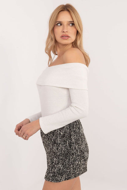 Off-shoulder knit jumper