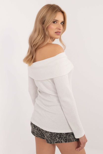 Off-shoulder knit jumper