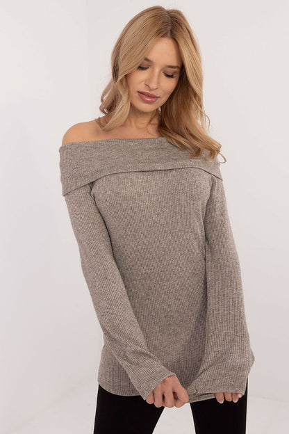 Off-shoulder knit jumper