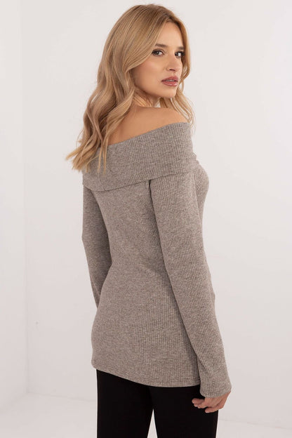 Off-shoulder knit jumper