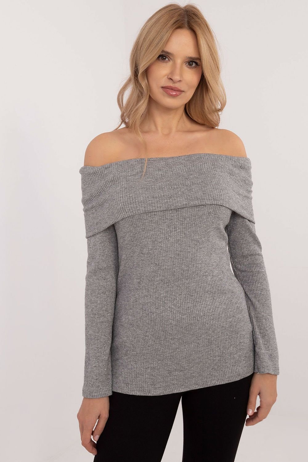 Off-shoulder knit jumper