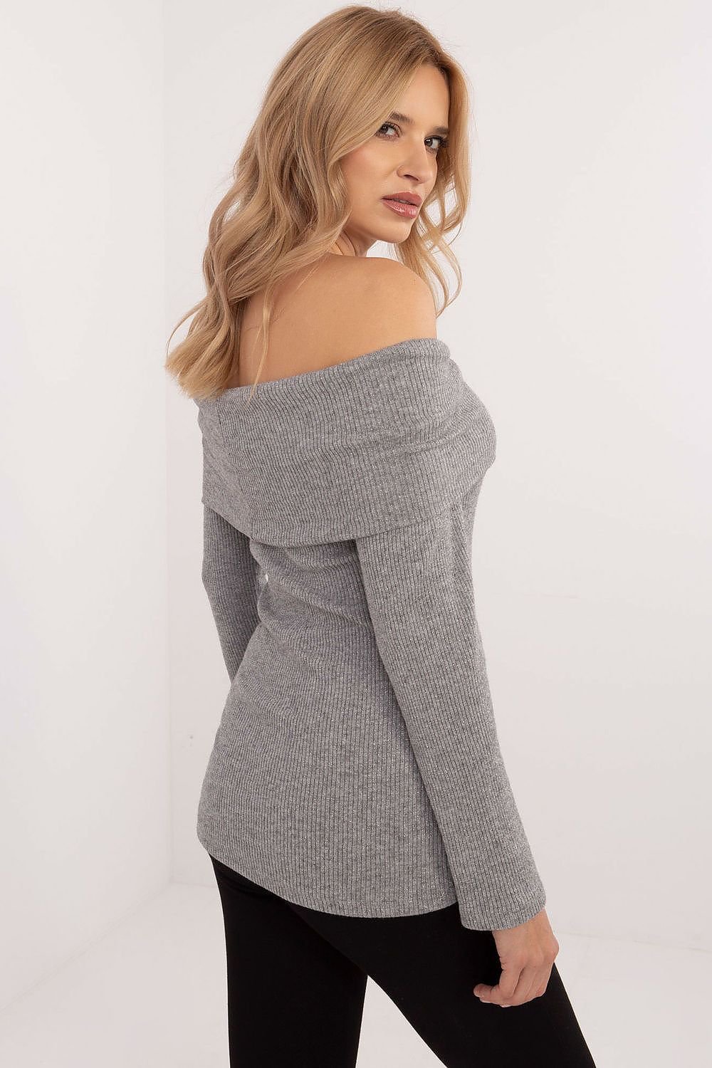 Off-shoulder knit jumper