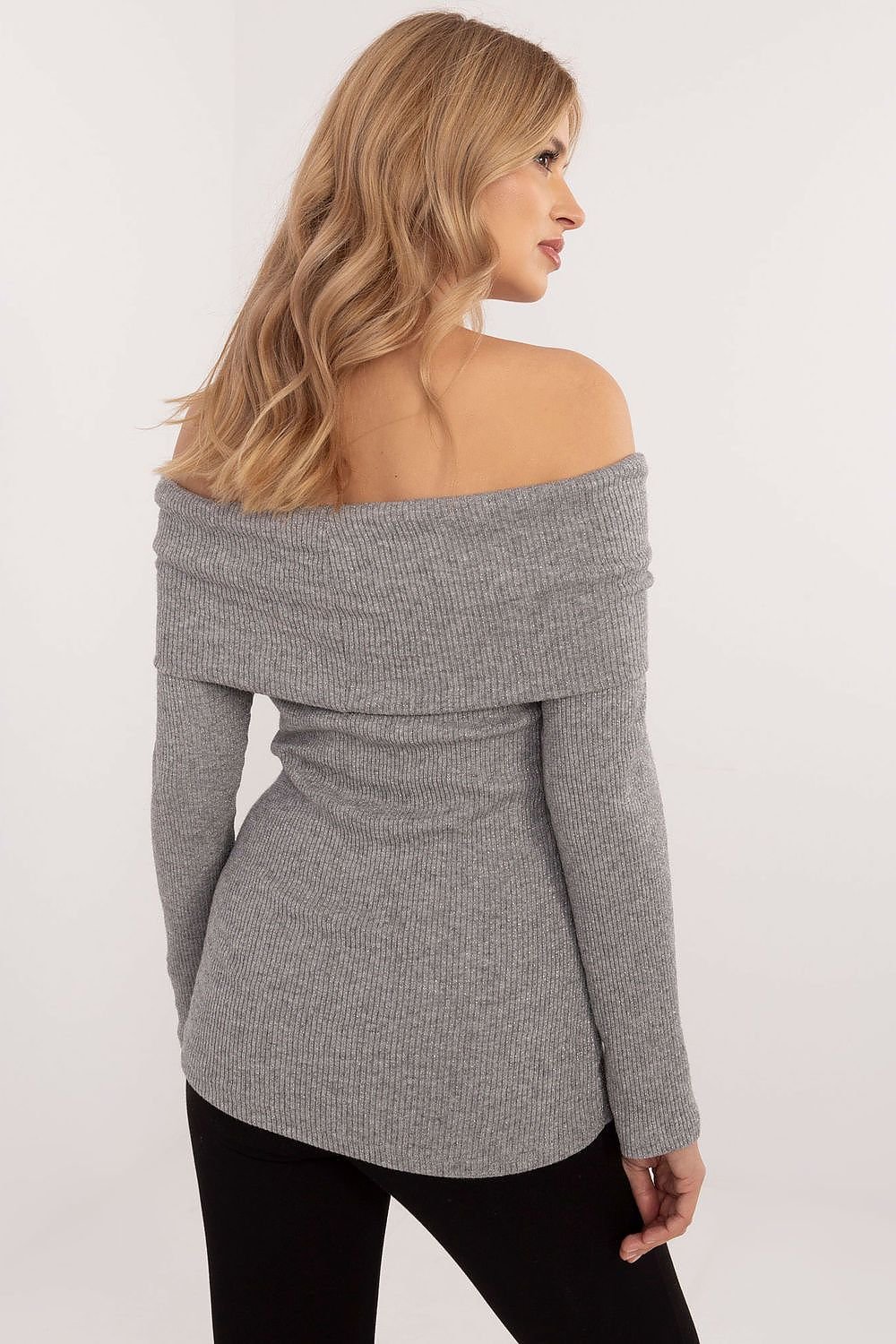 Off-shoulder knit jumper