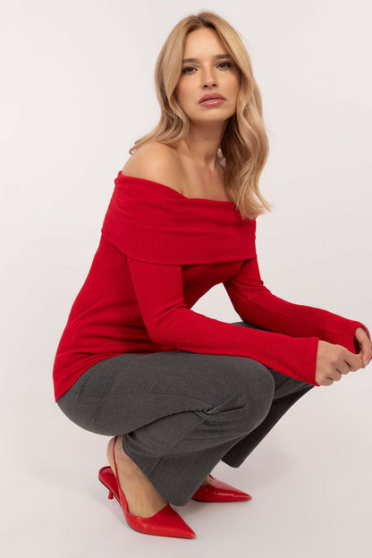 Off-shoulder knit jumper