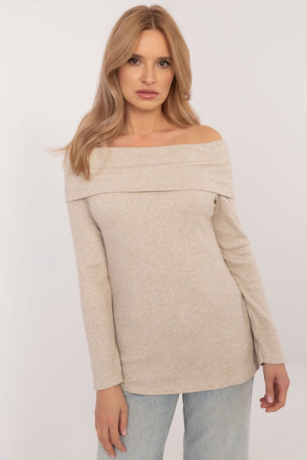 Off-shoulder knit jumper